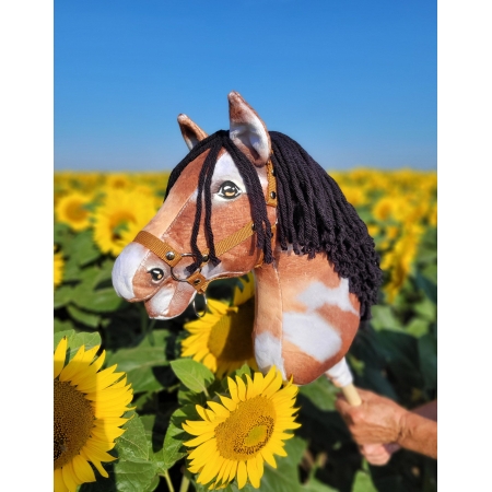 Hobby Horse Großes Pferd auf Stock Premium - Tobiano bay horse with a black mane A3