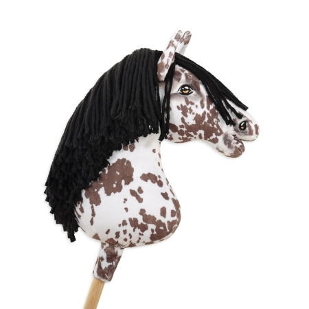 Hobby Horse Großes Pferd auf Stock Premium - Tarant-A3 mit braunen Punkten und einer schwarzen Mähne.